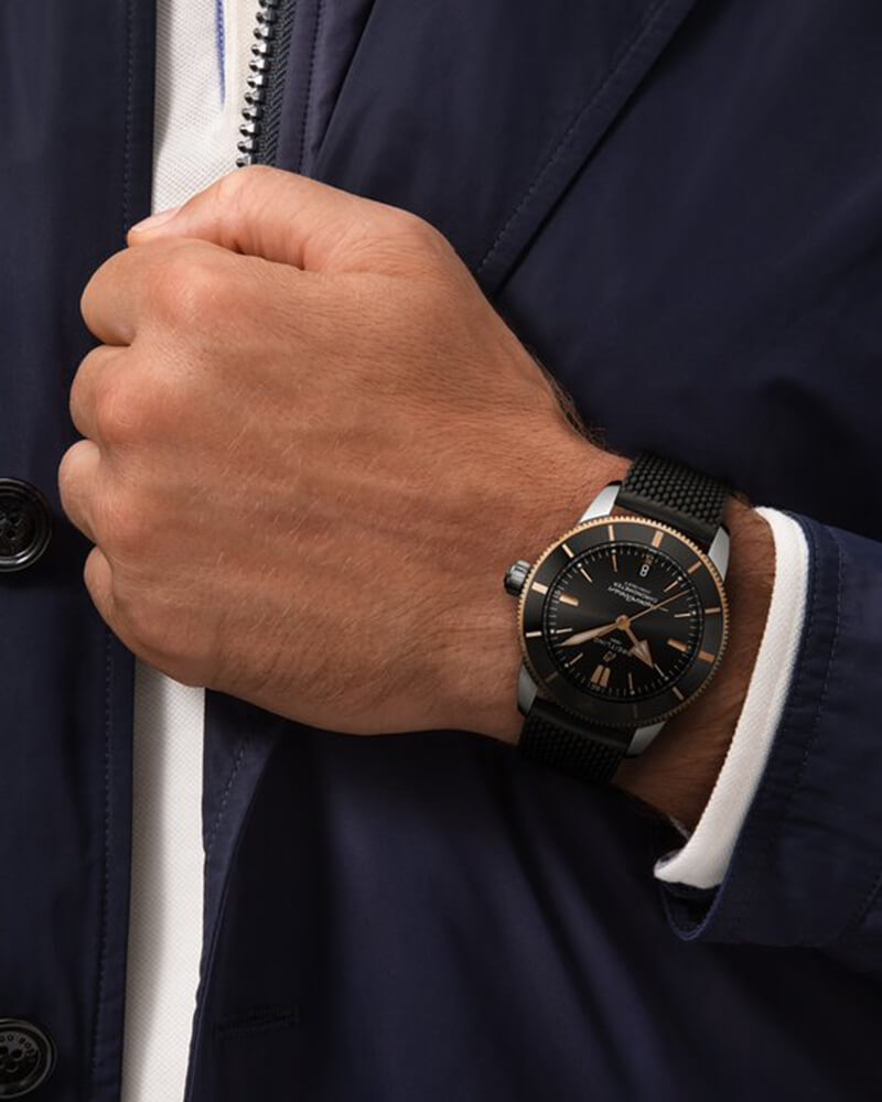 Breitling UB2030121B1S1