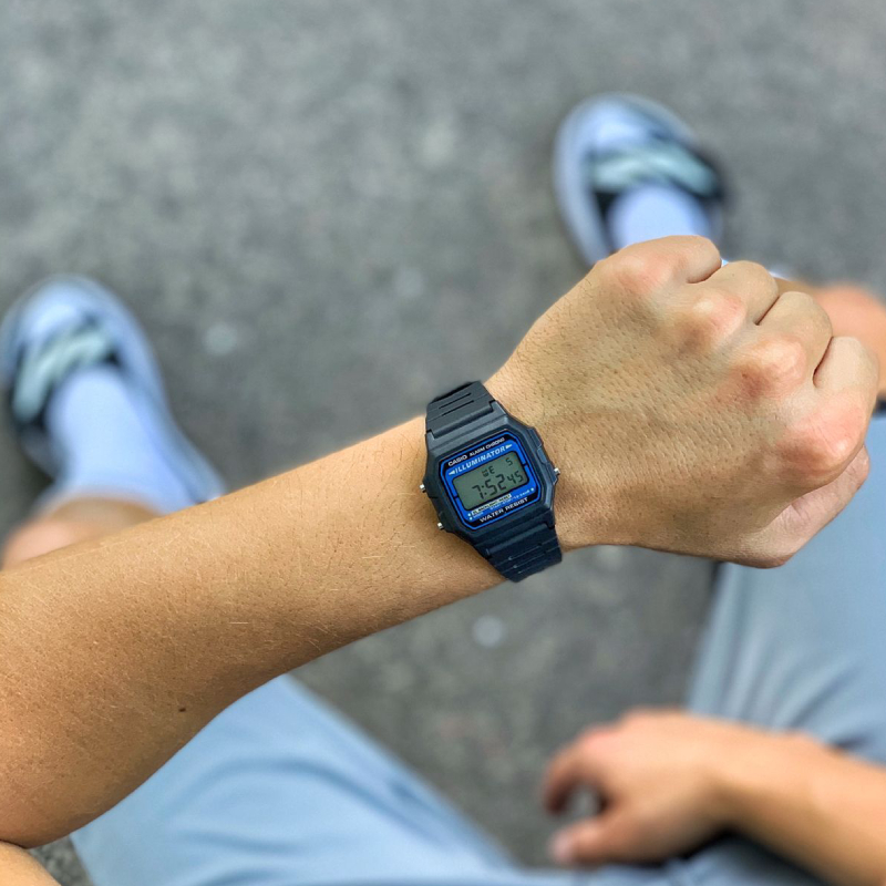 Casio F-105W-1A (1572)